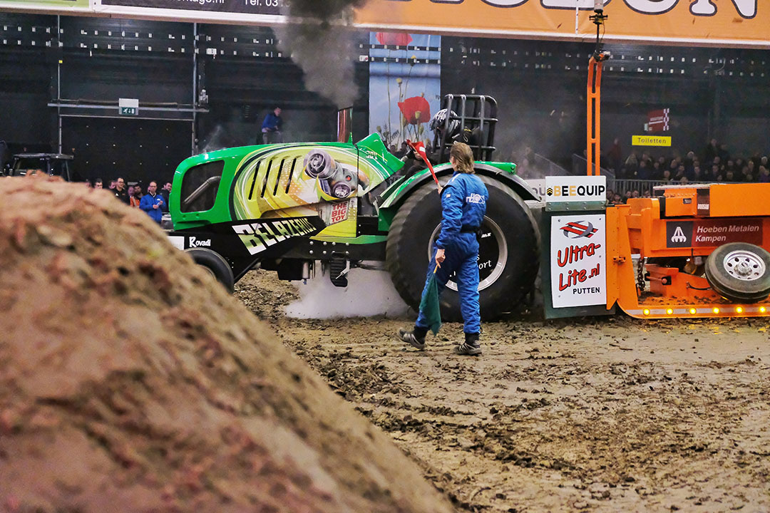 In de finale zet Belazerus 3 zijn frontgewicht in de zandwal aan het eind van de baan. Er zijn dan drie trekkers die zelfs in de finale een full pull bereiken. Dat zorgt ervoor dat er een superfinale komt waarbij de sleepwagen serieus zwaarder staat. De Fiat 1300 van Stef Buiks weet de verste afstand te bereiken waarmee het team Nederlands Kampioen in de 3,6 ton supersport is.