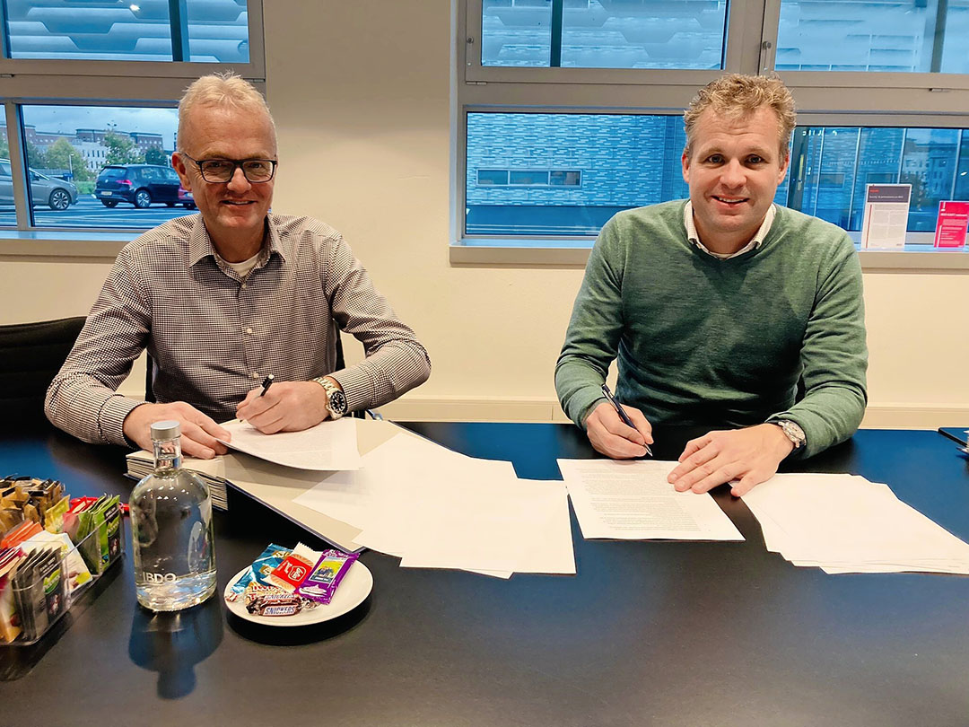 Geert-Jan De Kok (links) verkoopt zijn vestigingen aan Lex Zandbergen (rechts), directeur Kraakman bv.