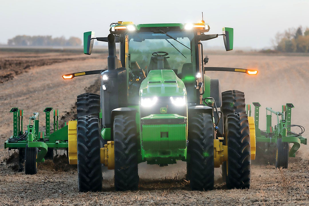 Een John Deere 8R 410 aan de slag zonder chauffeur. - Foto’s: John Deere