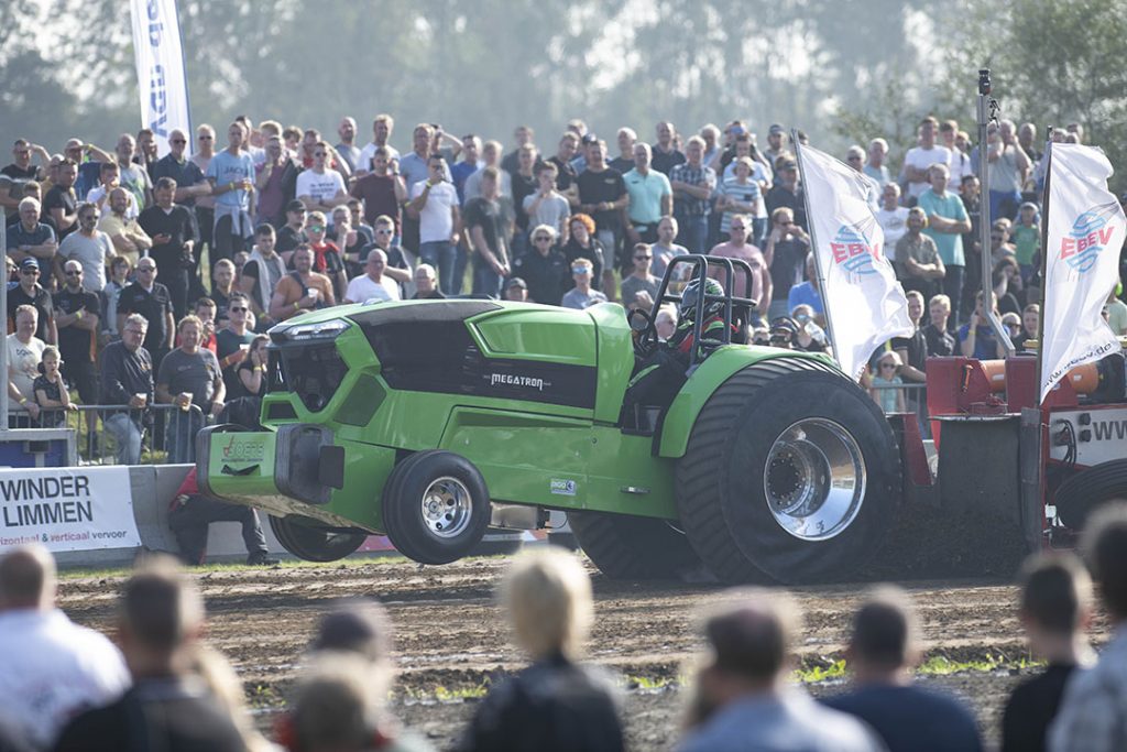 Het elektronische managementsysteem (ECU) regelt  de turbodruk, waterinjectie, smering van de turbo en de ontsteking in de trekker. - Foto: Mark Pasveer