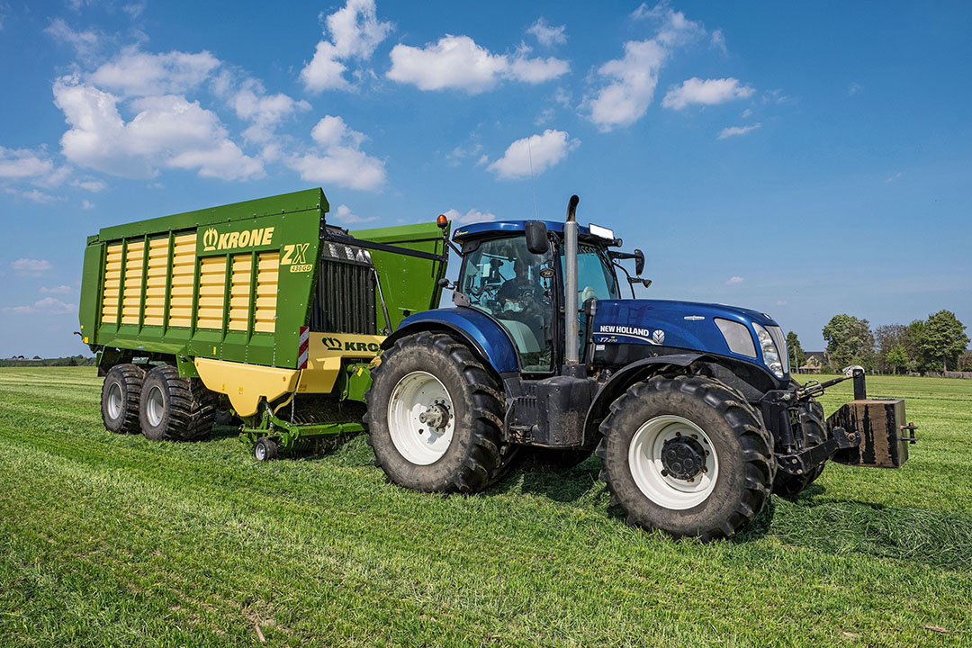 Krone werkt met de vernieuwde Krone ZX-serie toe naar een nog exactere snijkwaliteit van het gras. - Foto: Krone