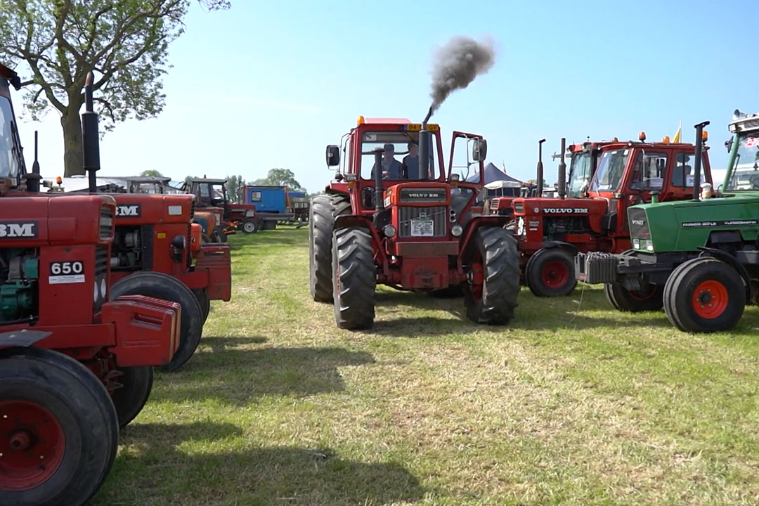 Antieke landbouwvoertuigen in actie op het evenement Het Agrarisch Verleden Herleeft in Toldijk (Gld.) op 2 en 3 mei. - Foto en video: Jan Willem Stad