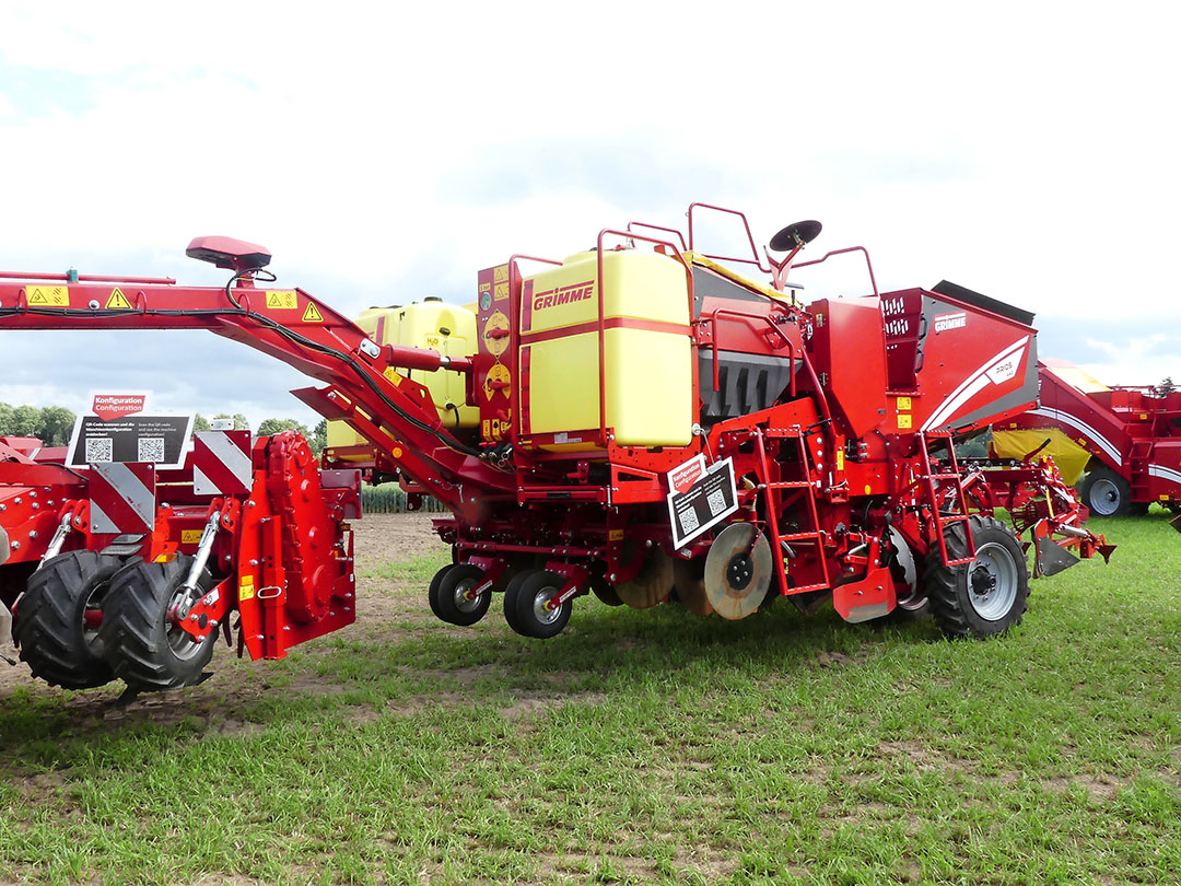 Grimme introduceert op de Agritechnica 2023 officieel deze Prios 440-getrokken pootmachine.