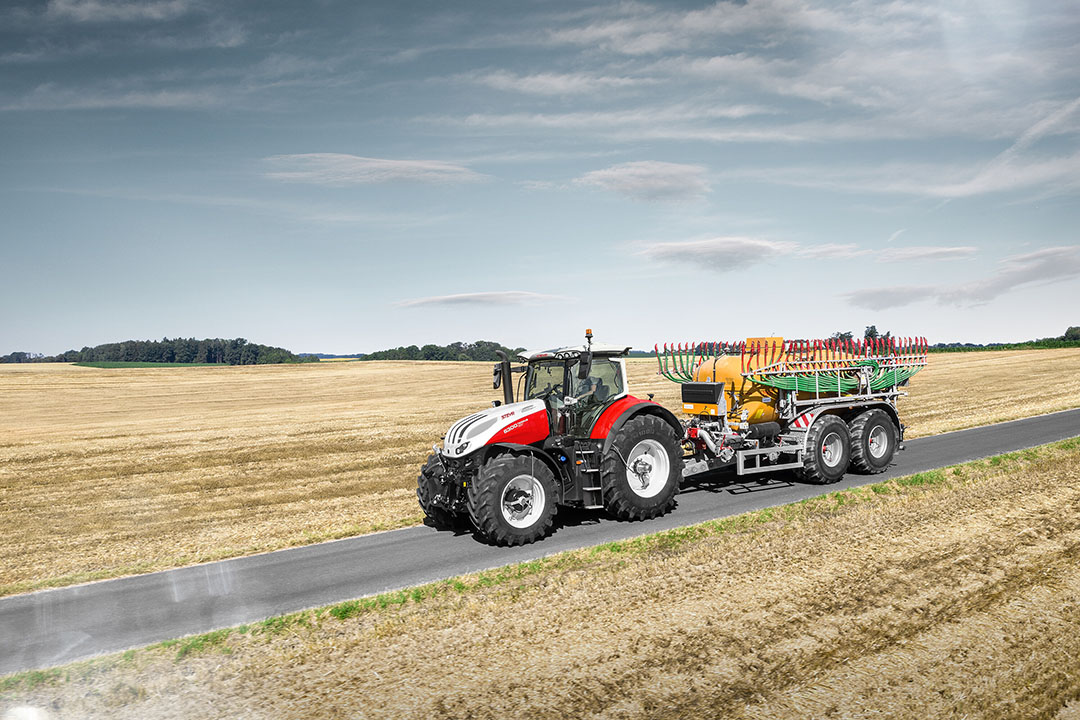 De Oostenrijkse trekkerfabrikant Steyr gaat trekkers van de Profi-serie (vanaf 116 pk) tot aan de Terrus-serie (tot 313 pk) uitrusten met een luchtdrukwisselsysteem. - Foto: Steyr