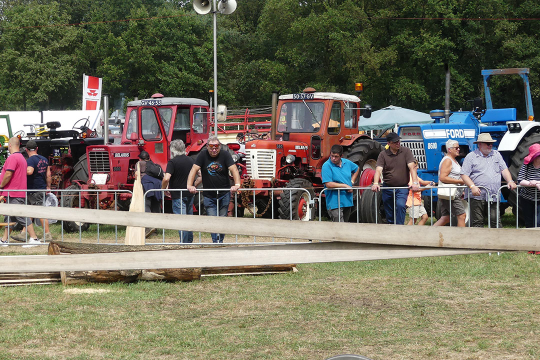 Veel liefhebbers van oldtimers namen een kijkje op het Internationale Historische Festival (IHF) in Panningen (L.) in het laatste weekend van juli. -Foto's: Martin Smits