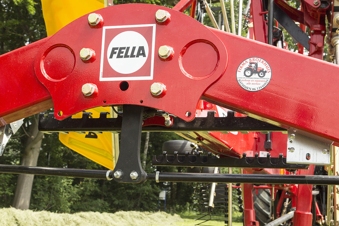 Voortaan zijn Agco-hooibouwmachines alleen nog leverbaar in Massey Ferguson- en Fendt-kleuren. Daarmee verdwijnt de merknaam Fella. - Foto: Koos Groenewold