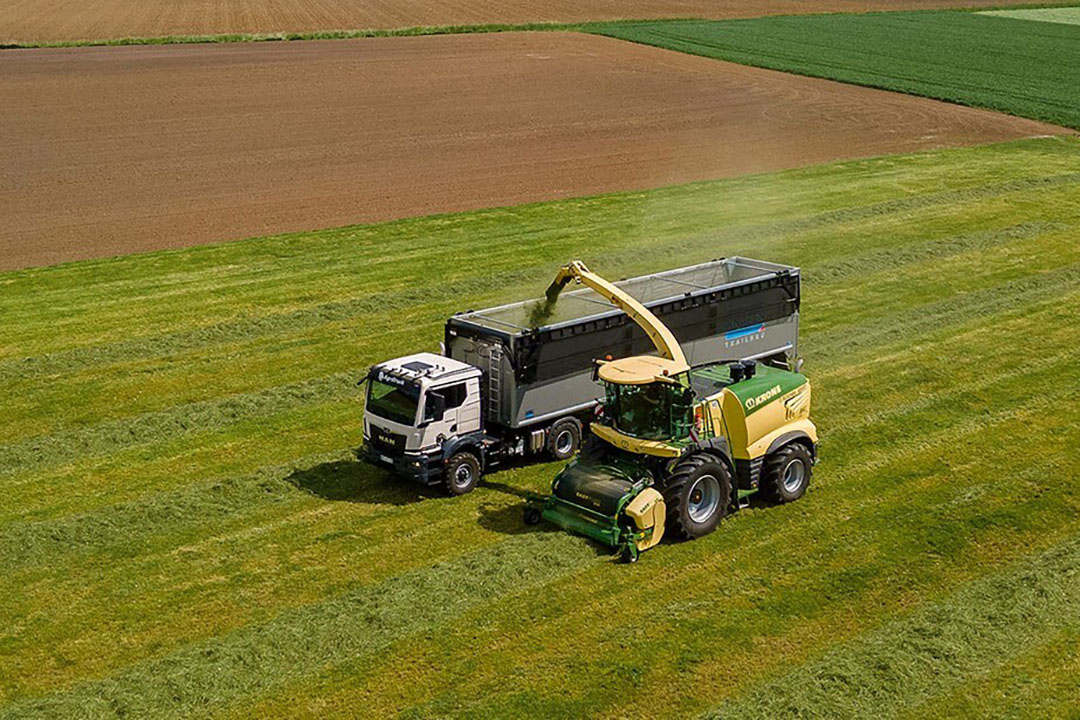 Afgelopen maanden testte het Nederlandse bedrijf Knapen Trailers samen met de Duitse machinefabrikant Krone een schuifvloertrailer speciaal gemaakt voor landbouwwerkzaamheden. -Foto's: Krone