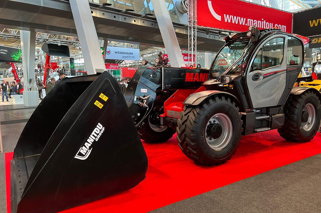 De MLT 850-145-verreiker van Manitou is het vierde en krachtigste model in de verreikerserie NewAg XL die de fabrikant speciaal voor landbouwdoeleinden heeft gebouwd. -Foto's: Misset