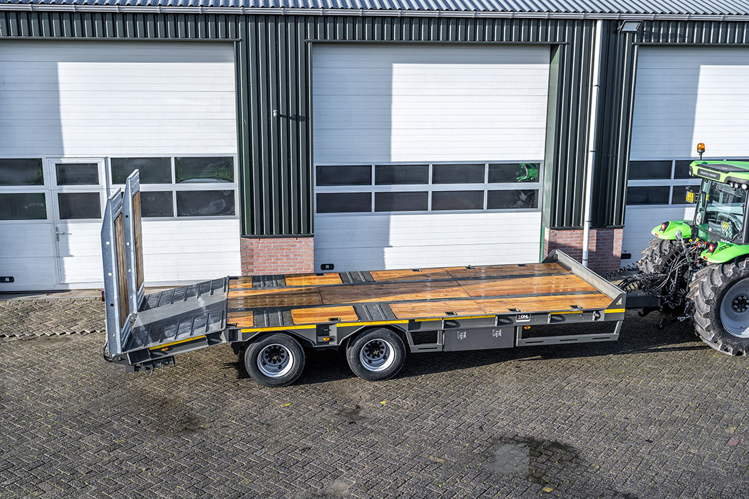 DNL Machines & Equipment laat de dieplader geheel naar wens bouwen door een Turkse fabrikant. De wagens voldoen aan de Nederlandse wet- en regelgeving. - Foto’s: Michel Velderman