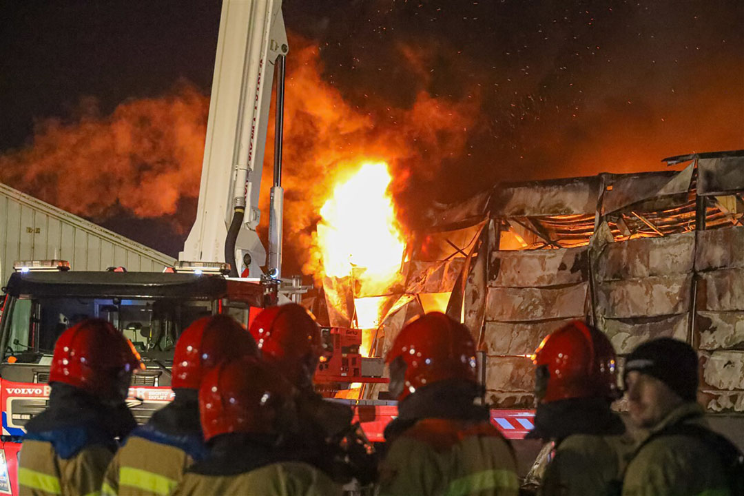 Er is brand ontstaan bij Mechanisatiebedrijf Weevers in Zeewolde (Fl.). In 2013 was er ook al brand bij Weevers.