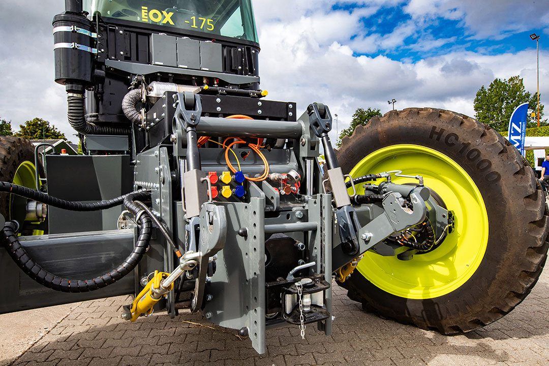 E-Ox Tractors gaat verder met de drie al bekende varianten: een machine op waterstof, een volledig elektrische en een hybride trekker.