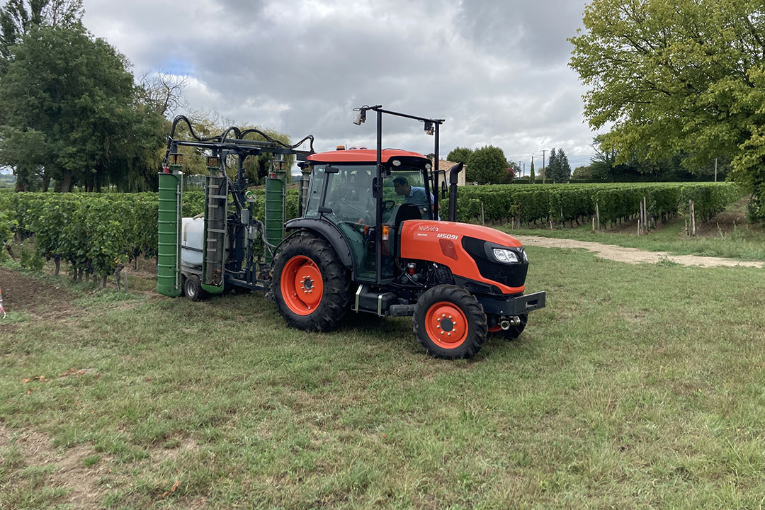 Kubota M5091 trekker uitgerust met een Chouette camerasysteem voor monitoring van gewassen. - Foto's: Chouette