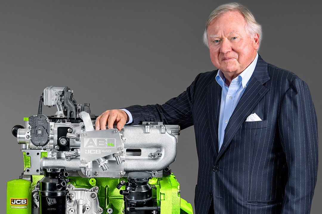 Onder leiding van JCB-bestuurder lord Anthony Bamford werd besloten een waterstofmotor te bouwen op basis van de 4,8 liter JCB Dieselmax-motor.