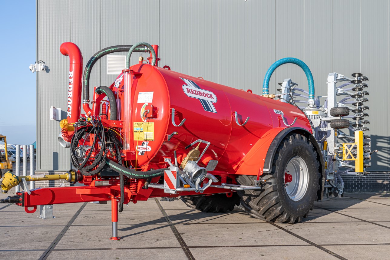 De Redrock-mesttank is uit te rusten met brede 1050-banden, vierpunt heffing en een zuigarm zoals de Nederlandse gebruiker die kent. - Foto: Bromach