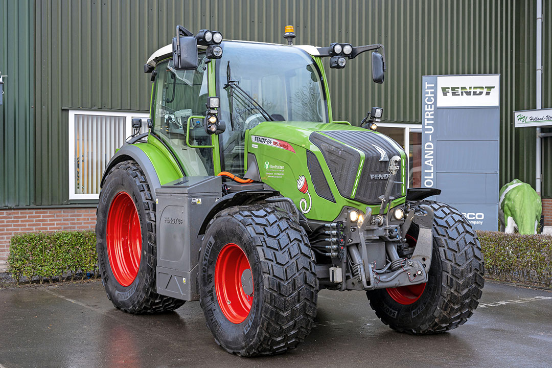 Landbouwmechanisatiebedrijf Holland-Utrecht heeft de Fendt-e - een omgebouwde Fendt 300-trekkerserie die elektrisch rijdt - klaar voor serieproductie. - Foto: Holland-Utrecht