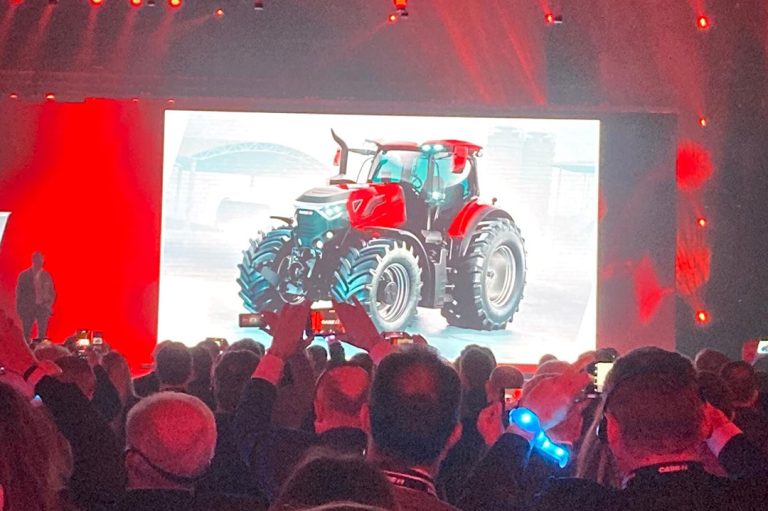 Met deze render afbeelding presenteert Case IH het toekomstige uiterlijk van de Case IH-trekkers aan Europese dealers op een internationale bijeenkomst in Madrid. - Foto's: ELM Bleiswijk