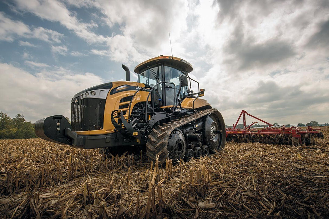 AgWest is dealer van Agco-merken als Challenger, Fendt, MF, Sunflower en White. Ook Rogator, TerraGator en Wilmar zitten in het productassortiment. Tevens heeft het bedrijf exclusieve distributierechten van Claas-combines in de Canadese provincie Manitoba. - Foto: Agco