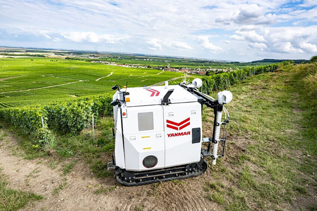 Veldrobot YV01 van Yanmar weegt 1 ton. Bodemverdichting wordt daardoor tot een minimum beperkt, aldus de fabrikant. - Foto: Yanmar