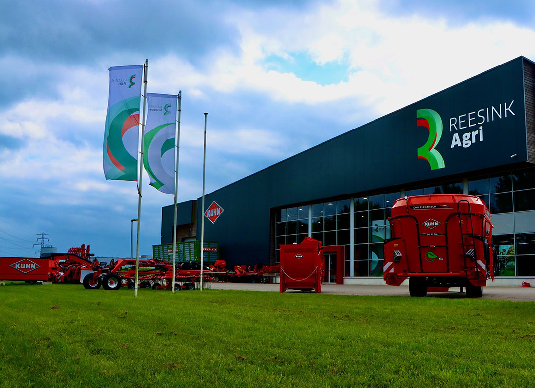 Het dealernetwerk van Reesink in de Noordoostpolder gaat op de schop. De samenwerking met Weevers-Nieuwstad stopt en het werkgebied van Weevers BV en Van der Sluis Agri wordt per 1 september anders ingericht. -Foto's: Reesink Agri