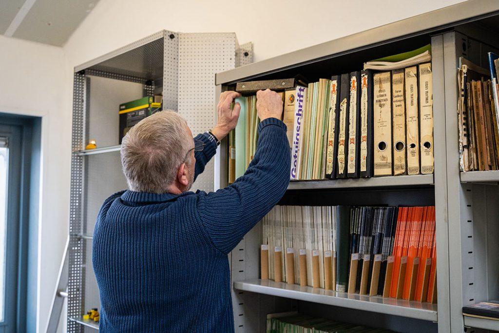 De stichting beheert ook een archief met documentatie van de vroegere RIJP. Ook foto’s en films van particulieren over de geschiedenis van de polders zijn welkom.