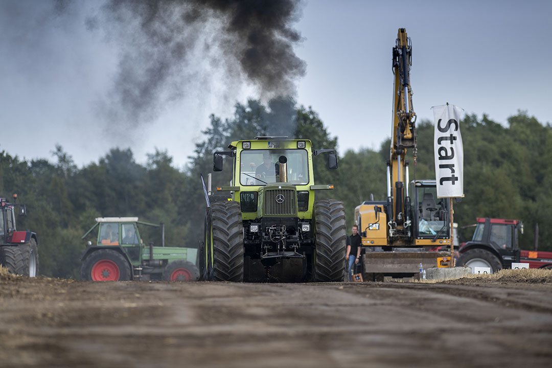 MB Trac-liefhebber Holger Pinn bouwde ​MB Trac 1600 in de afgelopen jaren om tot een echte tractorpullingmachine. De MB Trac is afgeleid van de Unimog. - Foto's: Mark Pasveer