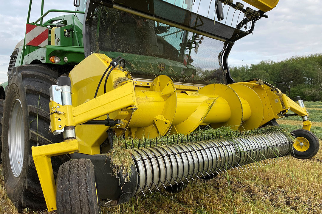 De John Deere 30R graspick-up is voorzien van een nieuwe vijzel met een diameter van maar liefst 80 centimeter. - Foto: Robin Looman