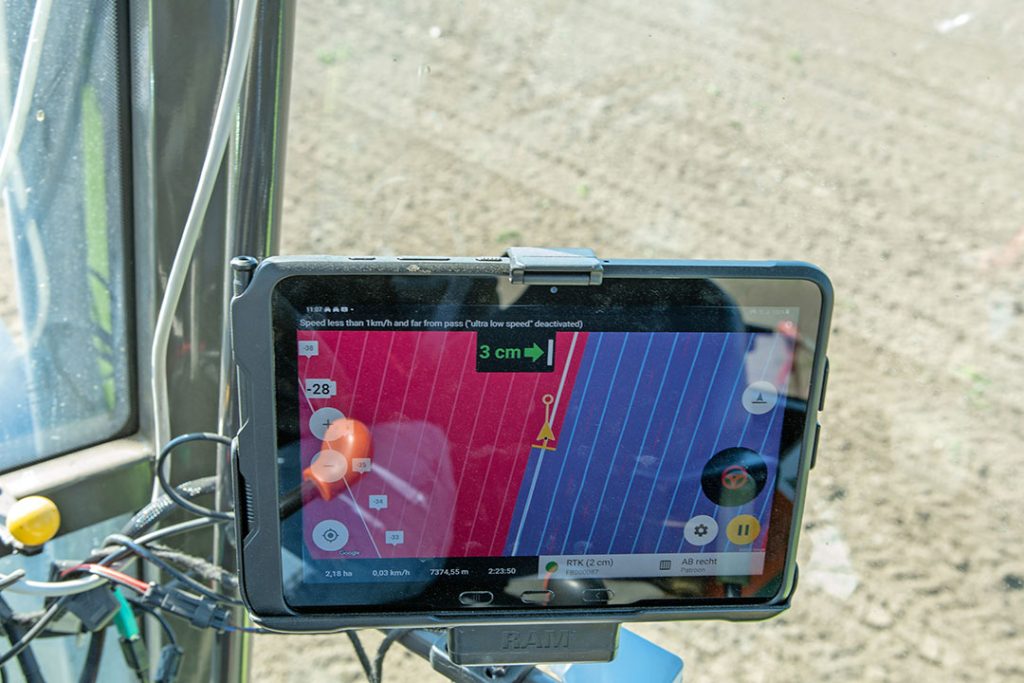 Automatisch sturen met Fieldbee Powersteer voor € 4.200 Trekker