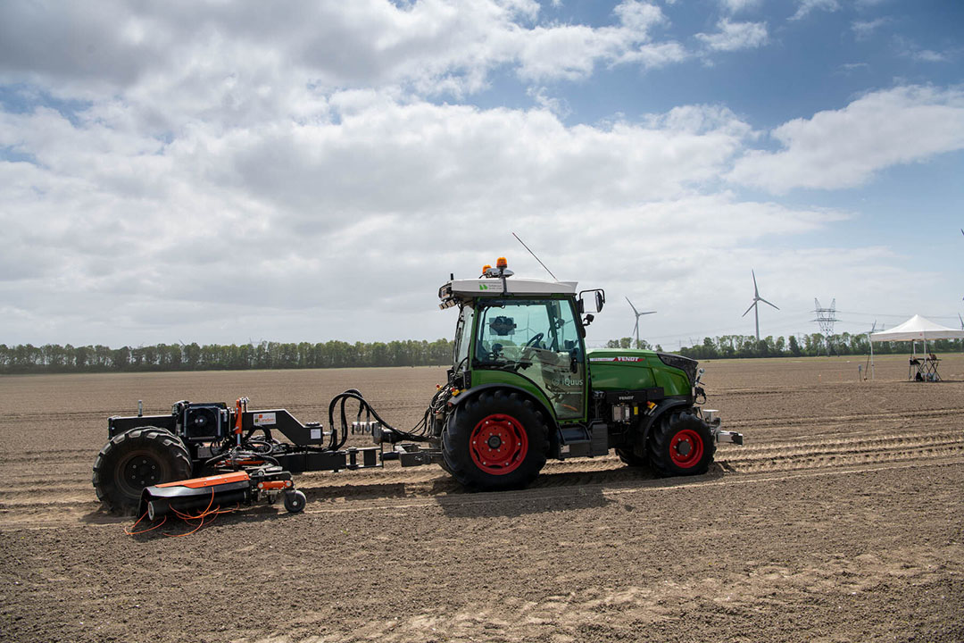 Autonome trekker met besturingssysteem iQuus Autonomy. Het systeem is tot nu alleen geïnstalleerd op trekkers met een CVT-transmissie, maar in principe kan iQuus ook een elektronisch gestuurde powershift bedienen. - Foto: NPPL