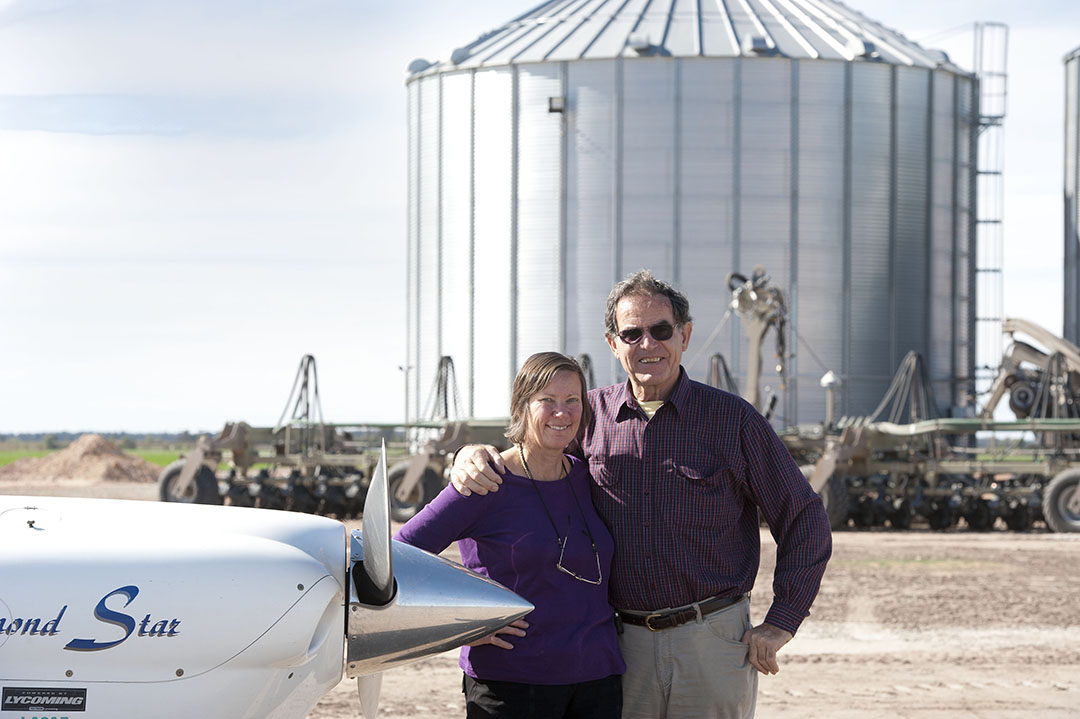 Akkerbouwer Gerrit Kurstjens met zijn dochter Marieke, die Beefwood Farms van haar vader overneemt. - Foto: Mark Pasveer
