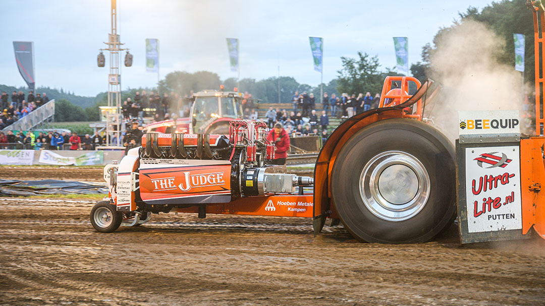 Wat gebeurt er allemaal achter de schermen bij een tractorpullingwedstrijd? TREKKER ging een dagje op pad met tractorpullingteam The Judge naar de wedstrijd in Lochem (Gld.). - Foto's: Michel Velderman