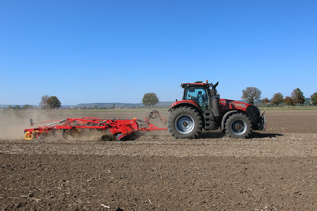 De Case IH Magnum 340 AFS rijdt zonder chauffeur zijn rondjes op een Oostenrijkse akker. - Foto's: Bas van Hattum