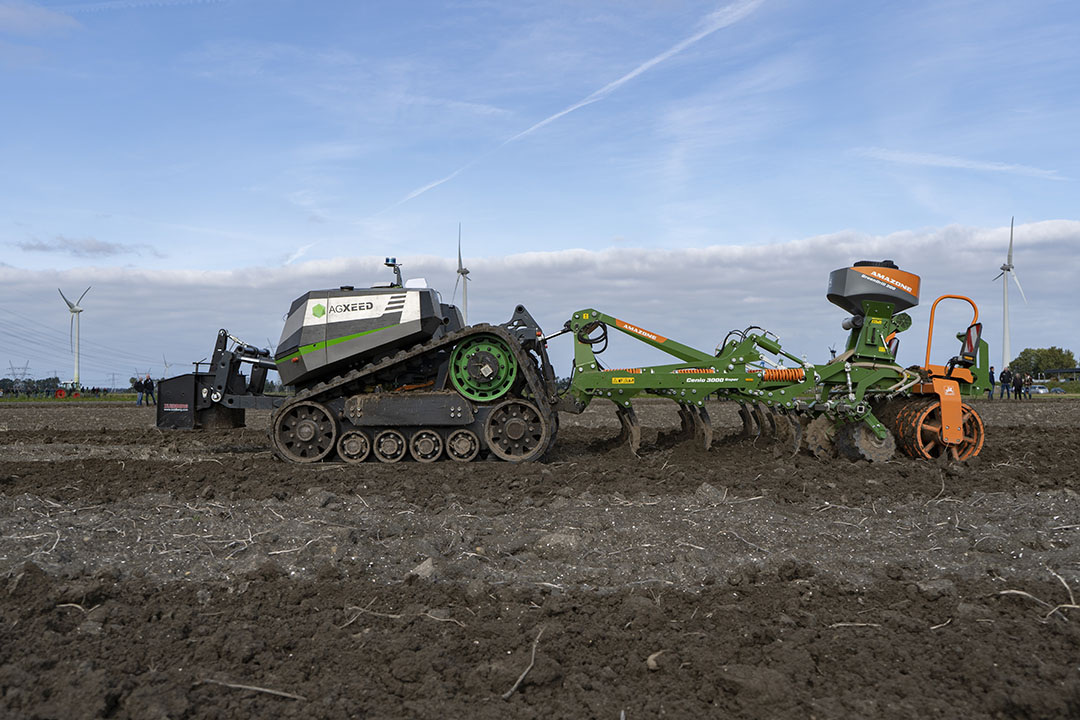 De Duitse fabrikanten Claas en Amazone en de Nederlandse fabrikant AgXeed gaan nauwer samenwerken. Het doel van hun 3A-autonomiegroep is om het autonome veldwerk verder te ontwikkelen. - Foto: Stadje Media