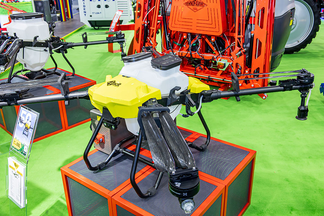 Appia Drone Tech is een Roemeens-Hongaarse jont venture die middelen en kennis bundelt om te werken aan de ontwikkeling en productie van spuitdrones, zoals deze twin-rotor drone.