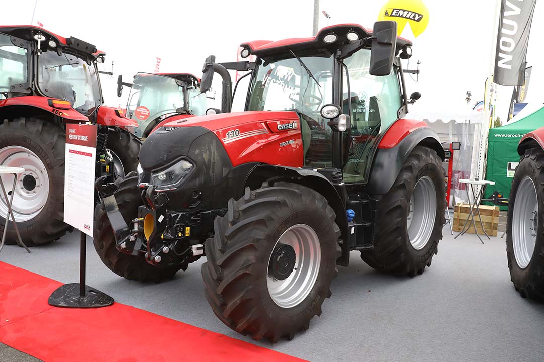 Auto-importeur Emil Frey Frankrijk neemt de West-Franse Case IH-dealer Bretagri over en stapt daarmee in de landbouwmechanisatie. - Foto: Henk Riswick