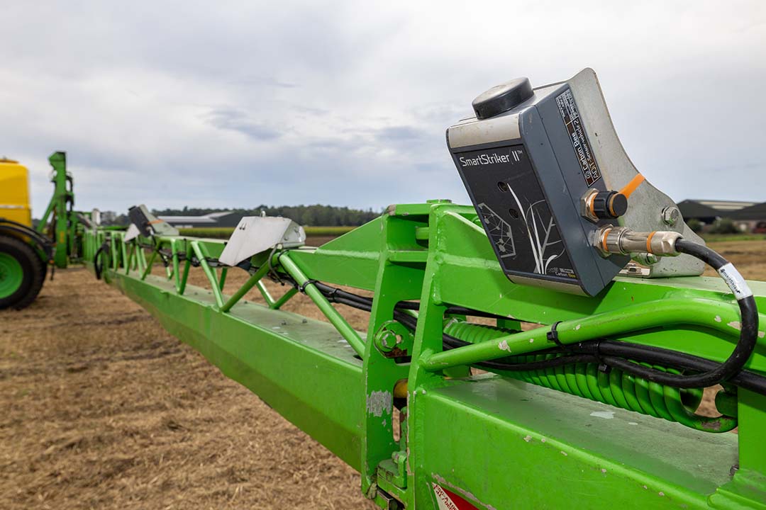 Een Fendt-trekker met precisiespuit. Precisiegewasbescherming en -bemesting vallen in 2024 onder activiteiten die voor de eco-regeling in aanmerking komen. - Foto's: Peter Roek