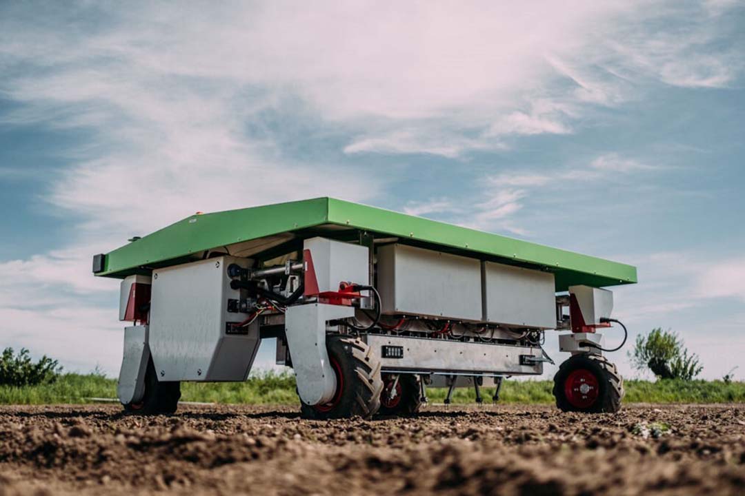 De autonome robotsystemen voor mechanische onkruidbestrijding van de Zweedse fabrikant Ekobot worden door Homburg niet alleen in Nederland maar nu ook in België verkocht. - Foto: Ekobot