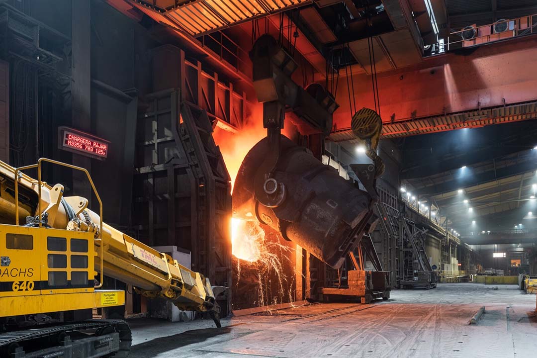 De Zweedse fabrikant SSAB produceert staal met behulp van waterstof in plaats van steenkool. Dat is beter voor het milieu. - Foto: SSAB