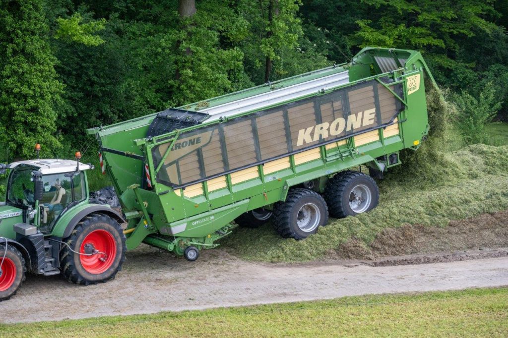 Op de Grasdag staan diverse opraapwagens, waaronder deze Krone ZX met Optigrass-kortsnijrotor.