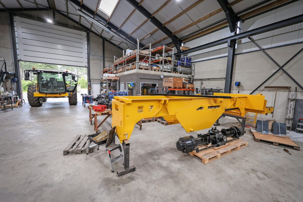 Het concept en het chassis van de Lite Trac zijn in de basis bekend. De opbouw, hydrauliek, kabelboom en bediening ontwikkelde Wijnen afgelopen jaar door in eigen huis.