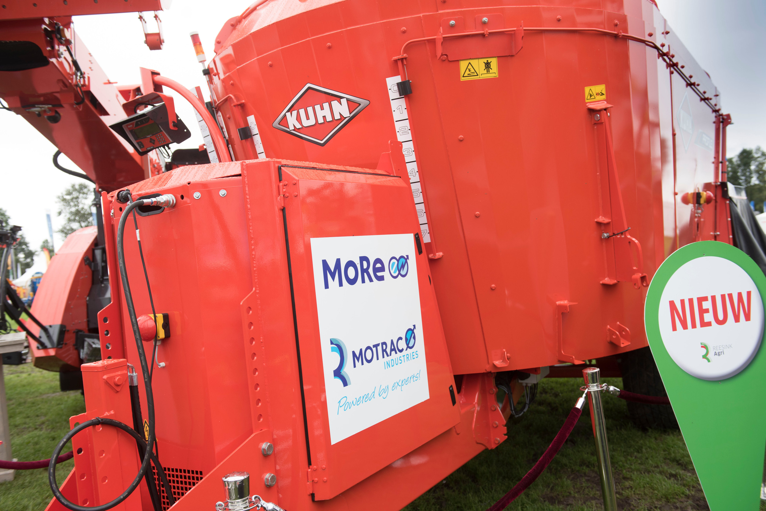 Royal Reesink verkoopt Motrac Industries aan Anders Invest. Motrac Industries is distributeur en leverancier van hydraulische en elektrische aandrijfsystemen. Je kunt het bedrijf kennen van de combinatie met Kuhn, waaruit de elektrische voermengwagen MoRe-E voortkwam. – Foto: Mark Pasveer