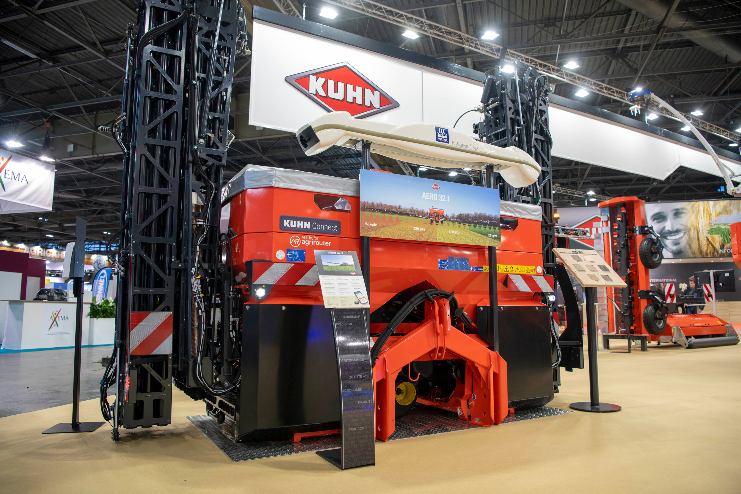 Machinefabrikant Kuhn op mechanisatiebeurs Sima 2022 in Parijs. De halfjaarcijfers van Kuhn zijn in lijn met de eerste kwartaalcijfers van 2024 en tonen nog steeds minder vraag naar landbouwmachines. – Foto: Mark Pasveer