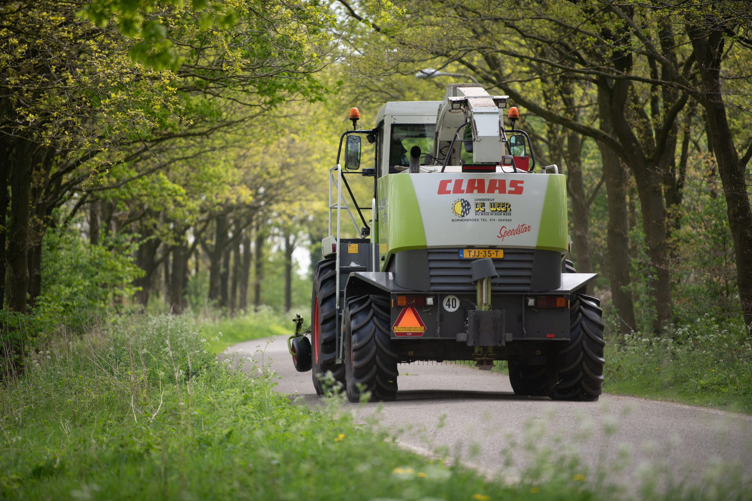 Er komt meer ruimte op provinciale wegen voor landbouwverkeer. De provincies Groningen, Overijssel, Gelderland en Zuid-Holland hebben al trajecten aangewezen.  - Foto: Michel Velderman 
