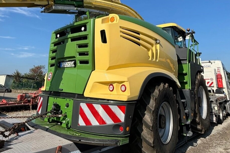 De Duitse machinefabrikant Krone werkt aan een nieuwe hakselaar in de Big X-serie. Op de Facebook-pagina van Tractorum.it zien we foto’s van een prototype zonder typeaanduiding. – Foto: Tractorum.it