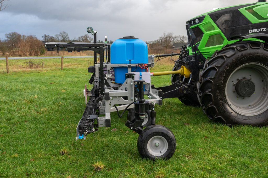 De Rumex-spotsprayer is genomineerd en specifiek bedoeld voor het spuiten van zuring en paardenbloemen in grasland, maar biedt potentie voor meer toepassingen.