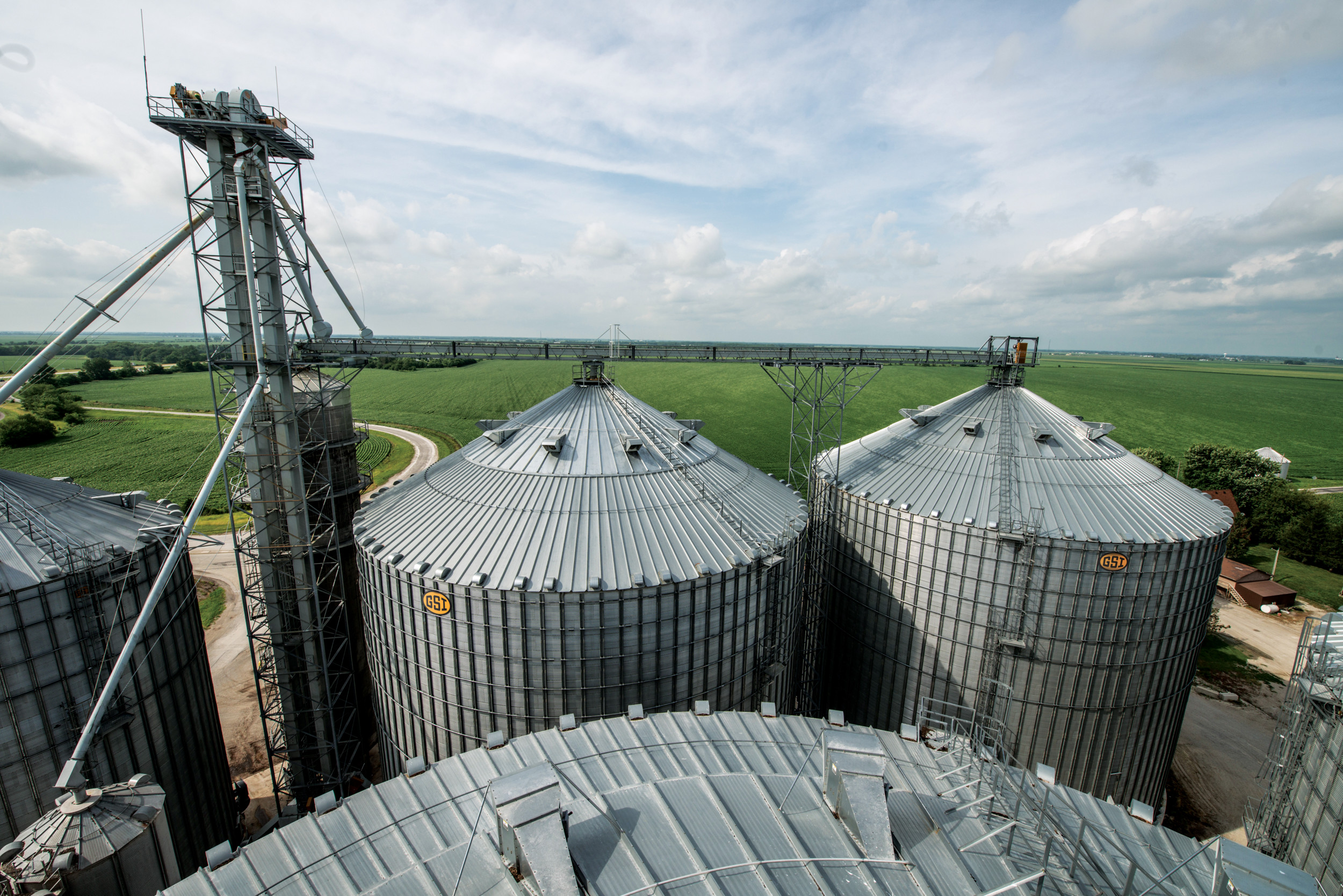 Agco, het bedrijf achter trekkermerken Fendt, Massey Ferguson en Valtra, verkoopt de graanopslag en -verwerkingstak'Grain & Protein'. Het gaat om vijf merken graansilo's, graandrogers en graantransportbanden. - Foto: Agco.