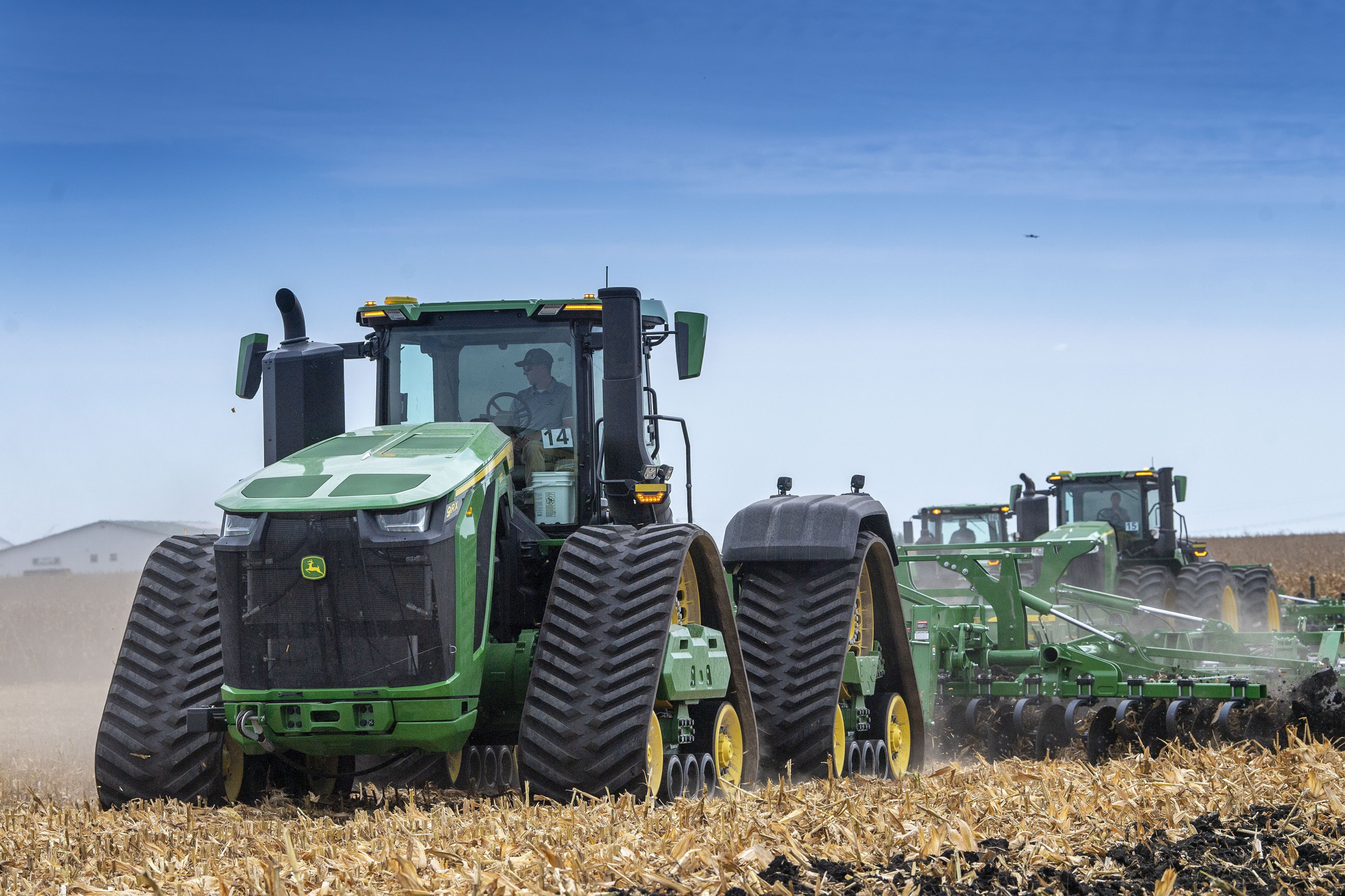 Ster van de Farm Progress Show is deze nieuwe kniktrekker van John Deere: de 9RX 830. De grote trekker met 830 pk onder de motorkap trekt veel belangstelling op het demonstratieveld. – Foto’s: Mark Pasveer