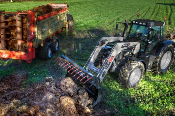 Reesink Handling, een nieuwe afdeling van Reesink Agri, gaat MX-producten verkopen en distribueren. Deze producten zijn geschikt voor verreikers, compacttrekkers, smalspoortrekkers en trekkers tot 400 pk. – Foto: Reesink Agri