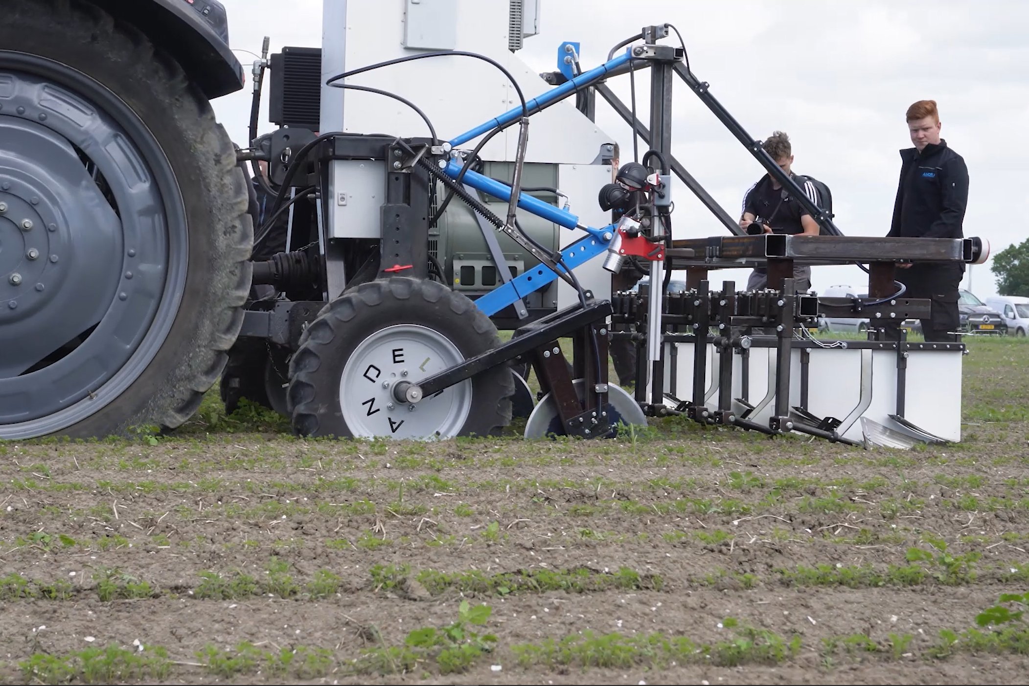 Machinedemo Andela Robot Weeder ARW-912 op Biovelddag 2024. – Still uit video