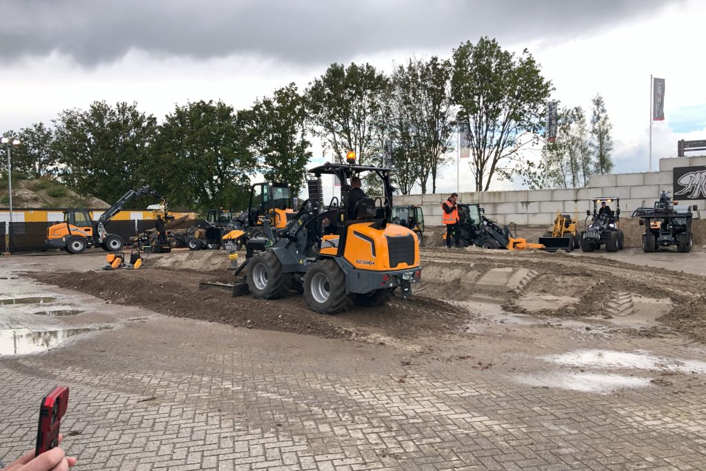 Op de open dagen van Tobroco-Giant, op 28 en 29 september in Oisterwijk, kunnen bezoekers een machinedemo zien van allerhande Giant-wielladers en verdichtingsmachines.