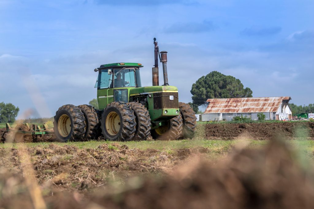 Rijsteelt vraagt veel pk’s voor eenvoudig grondwerk.